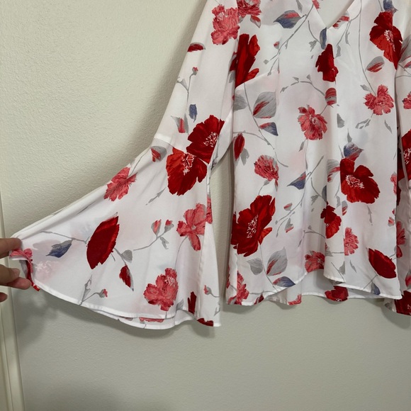 Banana Republic Bell Sleeve Floral Blouse—L - Picture 4 of 8